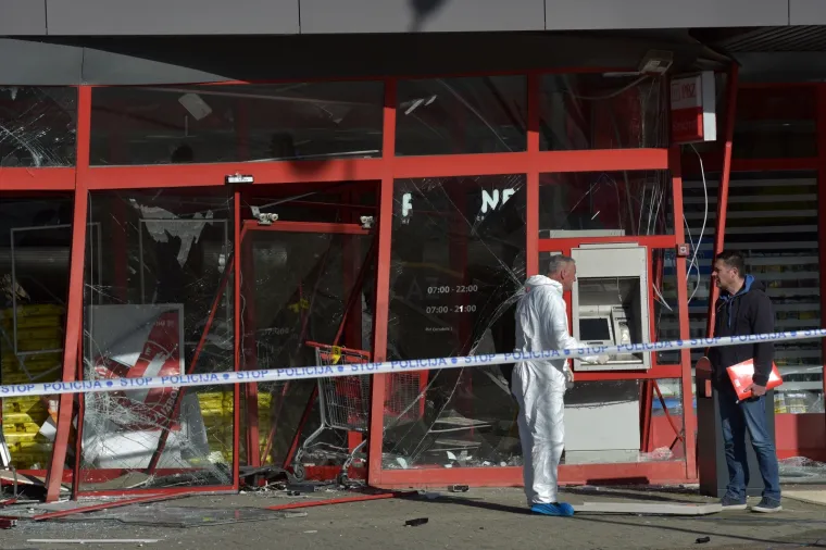 Dramatično jutro u Zadru: Eksplodirao bankomat na trgovačkom centru