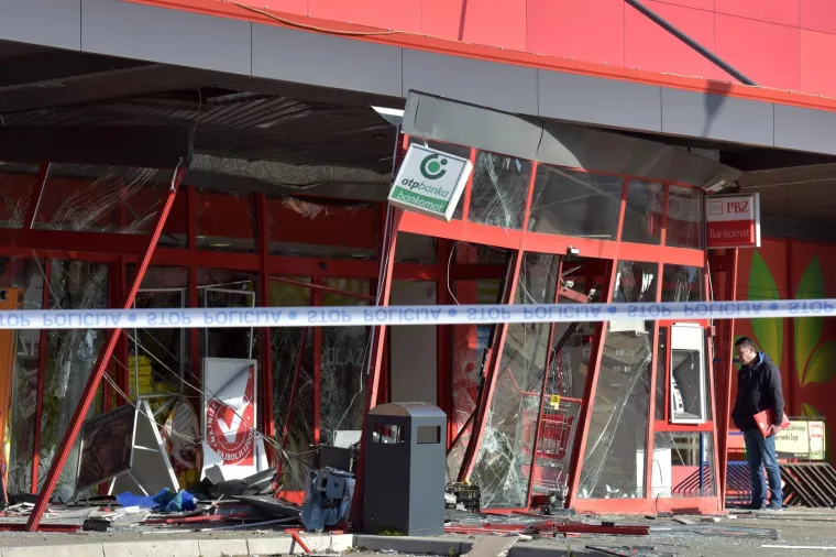 Dramatično jutro u Zadru: Eksplodirao bankomat na trgovačkom centru