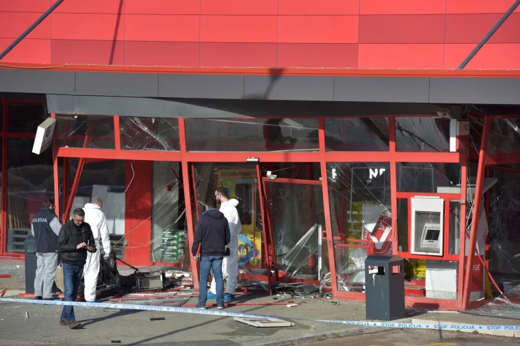 Dramatično jutro u Zadru: Eksplodirao bankomat na trgovačkom centru