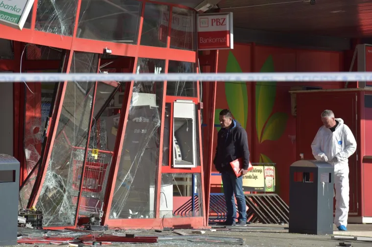 Dramatično jutro u Zadru: Eksplodirao bankomat na trgovačkom centru