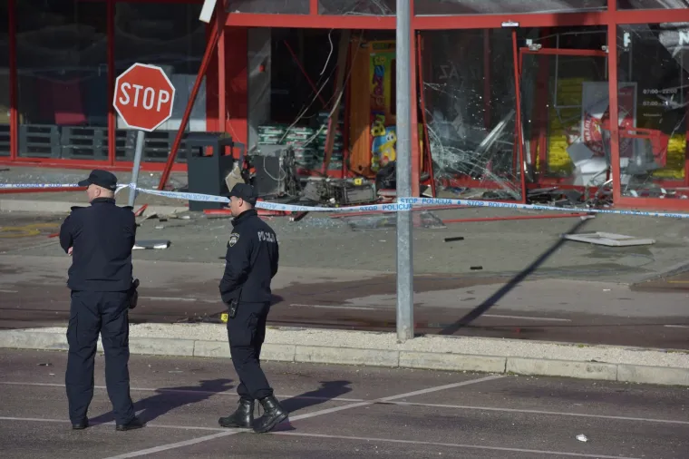 Dramatično jutro u Zadru: Eksplodirao bankomat na trgovačkom centru