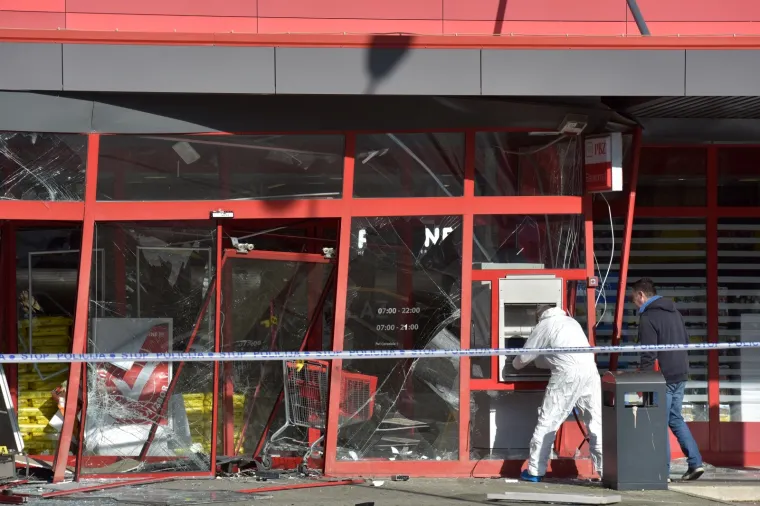 Dramatično jutro u Zadru: Eksplodirao bankomat na trgovačkom centru