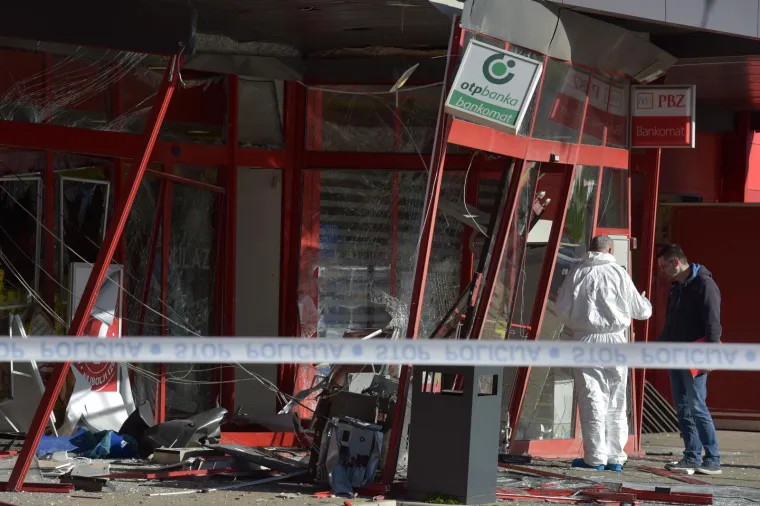 Dramatično jutro u Zadru: Eksplodirao bankomat na trgovačkom centru