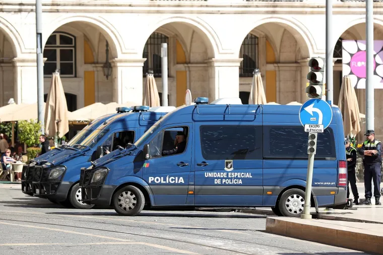 Dinamovi navijači okupirali centar Lisabona, motre ih jake policijske snage