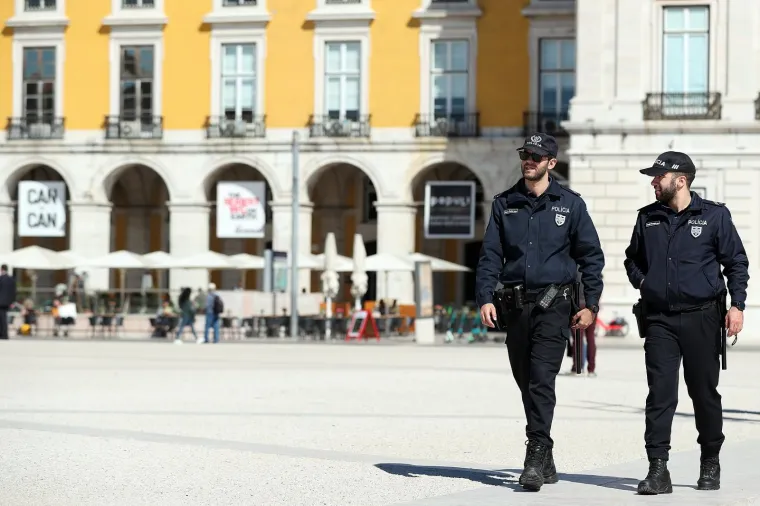 Dinamovi navijači okupirali centar Lisabona, motre ih jake policijske snage