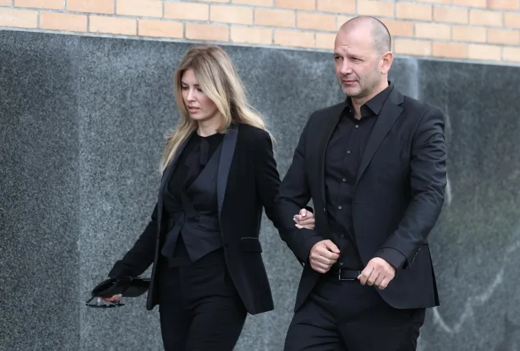 Među prvima stigli su rođak Frane Barbieri (48) i Vanja Halilović (34). 
 Photo: Davor Puklavec/PIXSELL