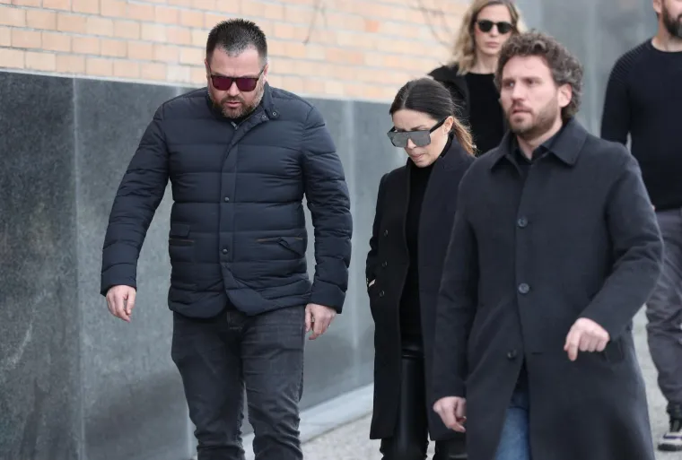 Andrejeva prijateljica Lana Klingor Mihić (38) tugu je sakrila iza velikih sunčanih naočala.