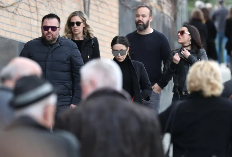 Obitelj, kolege i najbliži prijatelji u popodnevnim satima  okupili su se na Krematoriju zagrebačkog Mirogoja kako bi se posljednji put oprostili od poznatog chefa