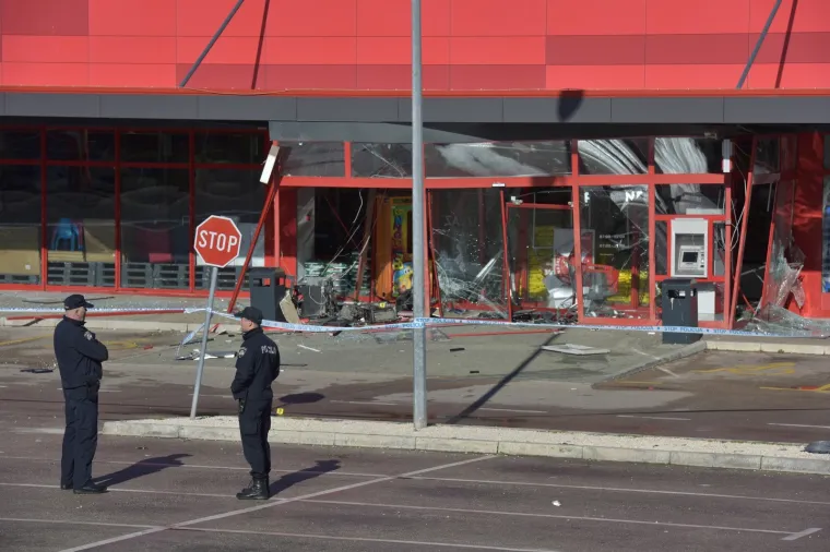 BOMBA EKSPLODIRALA U SKLOPU TRGOVINE, GRAĐANI &Scaron;OKIRANI: Tko je postavio eksplozivnu napravu u Zadru?