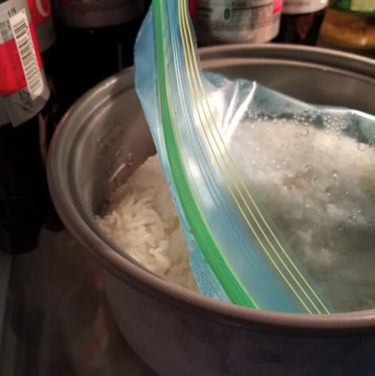 "Kada te žena zamoli da staviš rižu u plastičnu vrećicu i pospremiš je u hladnjak, ali tvoje su misli u sedmom nebu."