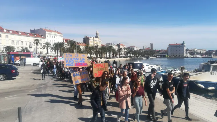 Prosvjed je organiziran putem Facebook stranice 'School Strike 4 Climate Croatia'