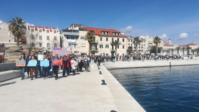 Prosvjed je organiziran putem Facebook stranice 'School Strike 4 Climate Croatia'