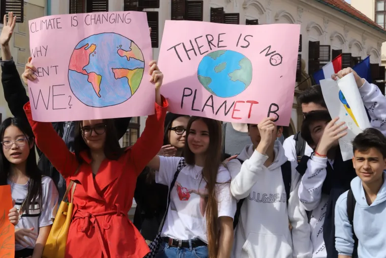 Mladi su osvjetlili obraz Hrvatske: Pogledajte &scaron;to smo sve zabilježili na prosvjedu učenika za klimu