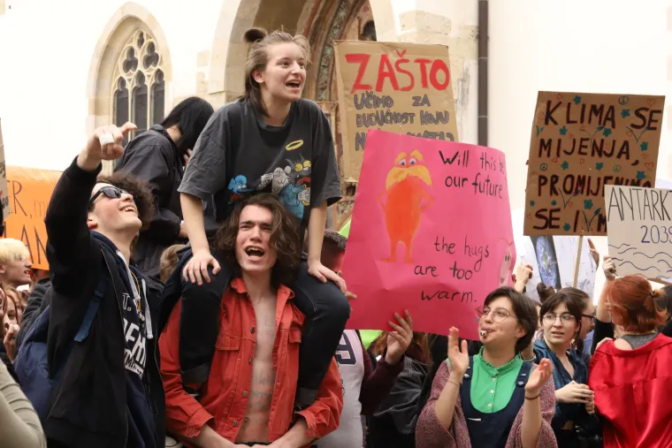 Mladi su osvjetlili obraz Hrvatske: Pogledajte &scaron;to smo sve zabilježili na prosvjedu učenika za klimu