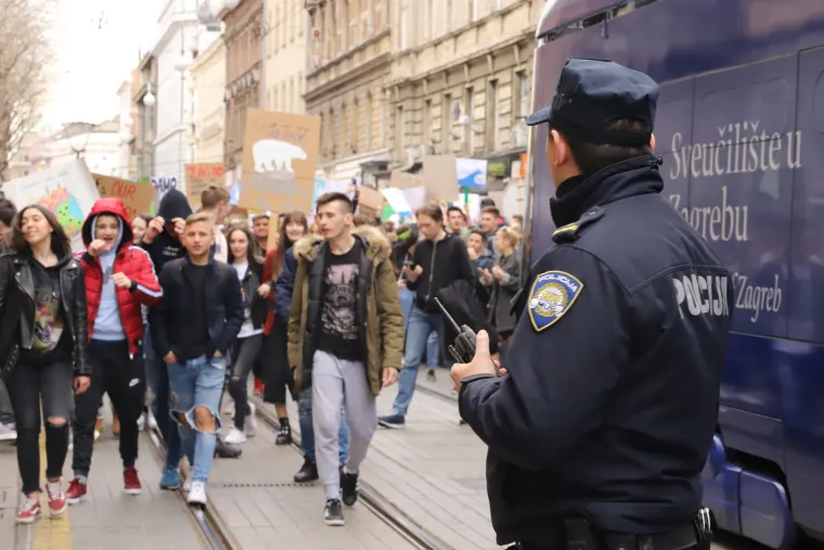 Mladi su osvjetlili obraz Hrvatske: Pogledajte &scaron;to smo sve zabilježili na prosvjedu učenika za klimu