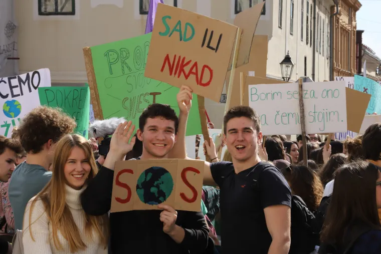Mladi su osvjetlili obraz Hrvatske: Pogledajte &scaron;to smo sve zabilježili na prosvjedu učenika za klimu