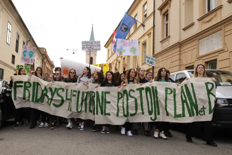 Mladi su osvjetlili obraz Hrvatske: Pogledajte &scaron;to smo sve zabilježili na prosvjedu učenika za klimu