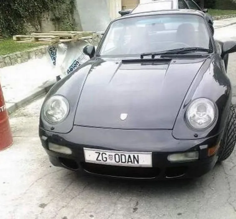 Ovi su si vozači stvarno dali truda: 20 najma&scaron;tovitijih registarskih tablica u regiji