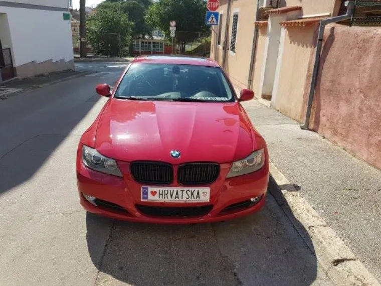 Ovi su si vozači stvarno dali truda: 20 najma&scaron;tovitijih registarskih tablica u regiji