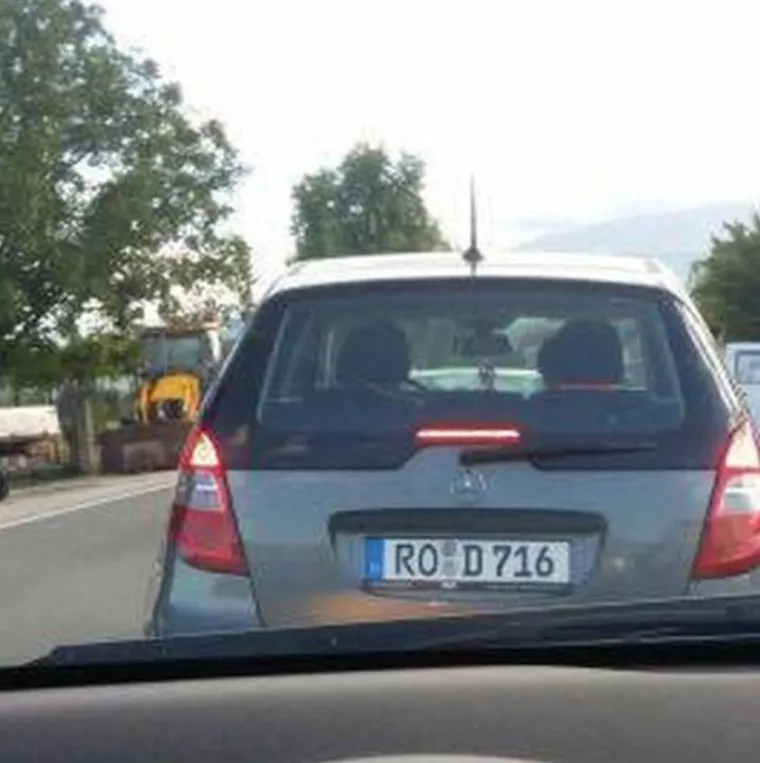 Ovi su si vozači stvarno dali truda: 20 najma&scaron;tovitijih registarskih tablica u regiji
