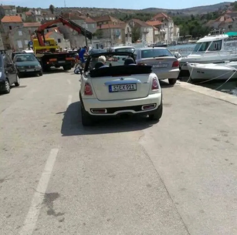 Ovi su si vozači stvarno dali truda: 20 najma&scaron;tovitijih registarskih tablica u regiji