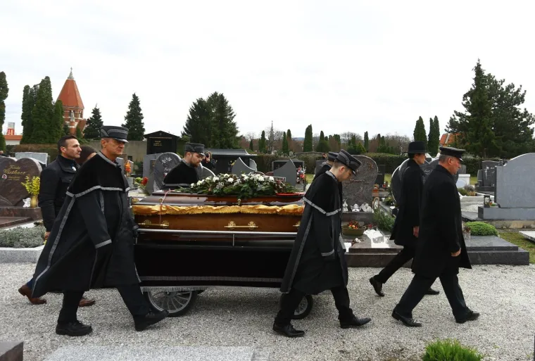 U BEČKOM NOVOM MJESTU POKOPAN DAVID: 'Nadam se da će moje dijete ovdje konačno naći spokoj'