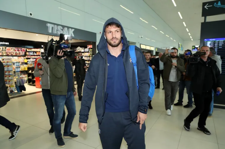 Dinamovci su se u petak poslijepodne vratili iz Lisabona nakon poraza i ispadanja od Benfice u Europskoj ligi.