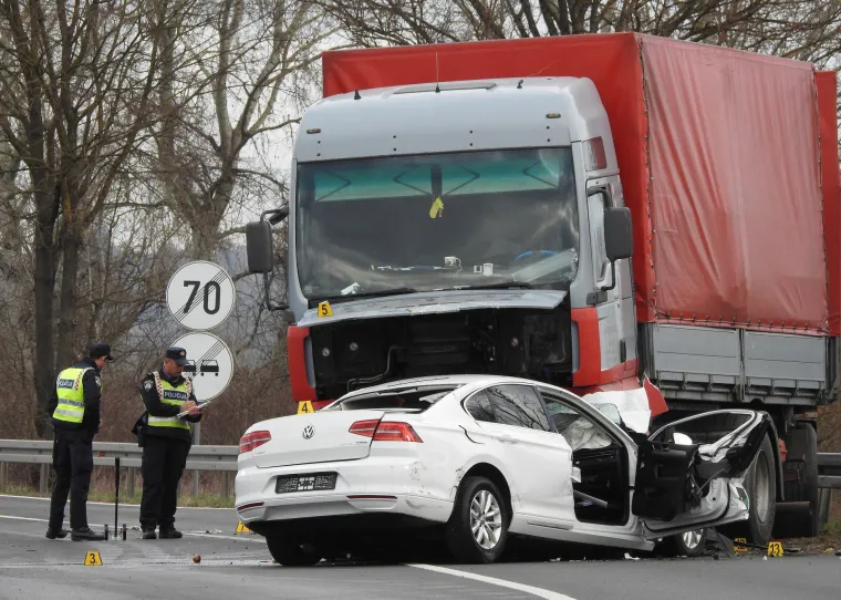 Užas kod Zapre&scaron;ića: U sudaru teretnjaka i osobnog automobila poginula jedna osoba