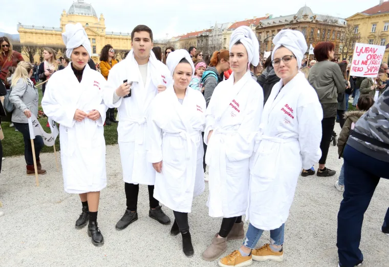 Prosvjed #spasime: Tomislavov trg u Zagrebu pun ljudi, do&scaron;ao i Plenković