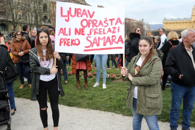 Prosvjed #spasime: Tomislavov trg u Zagrebu pun ljudi, do&scaron;ao i Plenković