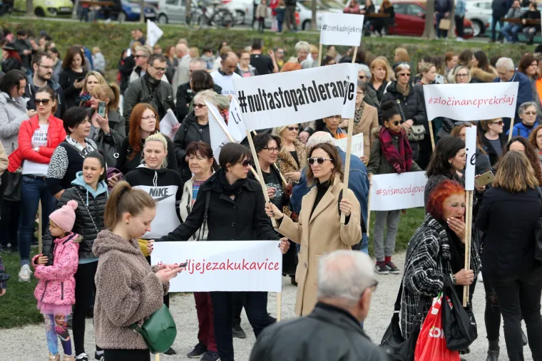 Prosvjed #spasime: Tomislavov trg u Zagrebu pun ljudi, do&scaron;ao i Plenković