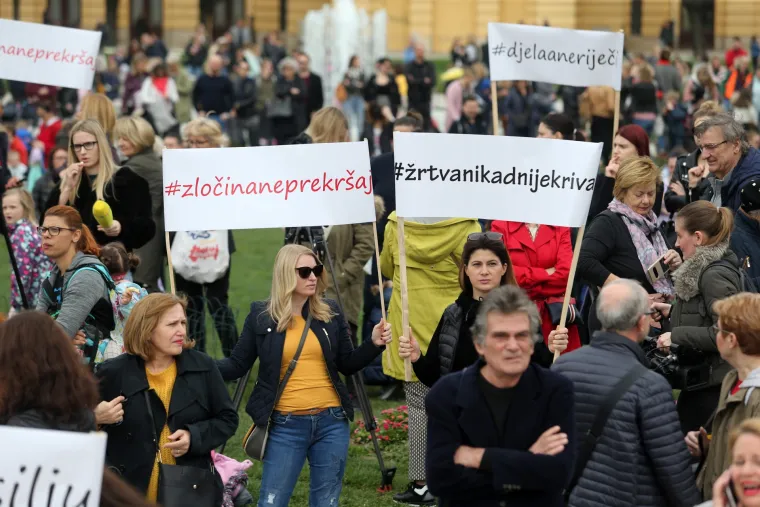 Prosvjed #spasime: Tomislavov trg u Zagrebu pun ljudi, do&scaron;ao i Plenković