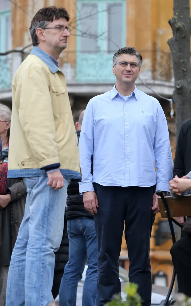 Premijer Plenović do&scaron;ao na prosvjed protiv nasilja #spasime