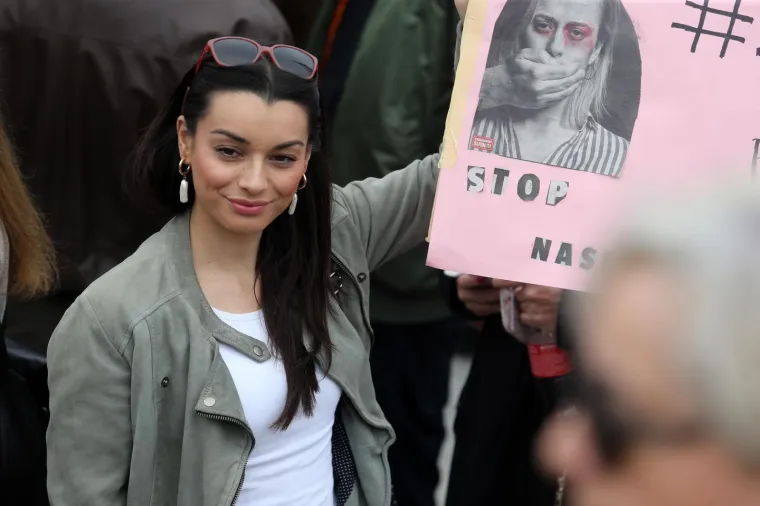 [FOTO] VELIKI PROSVJED #SPASIME U ZAGREBU: Okupile se brojne poznate osobe, pridružio se i Plenković