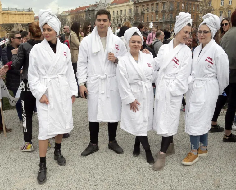[FOTO] VELIKI PROSVJED #SPASIME U ZAGREBU: Okupile se brojne poznate osobe, pridružio se i Plenković