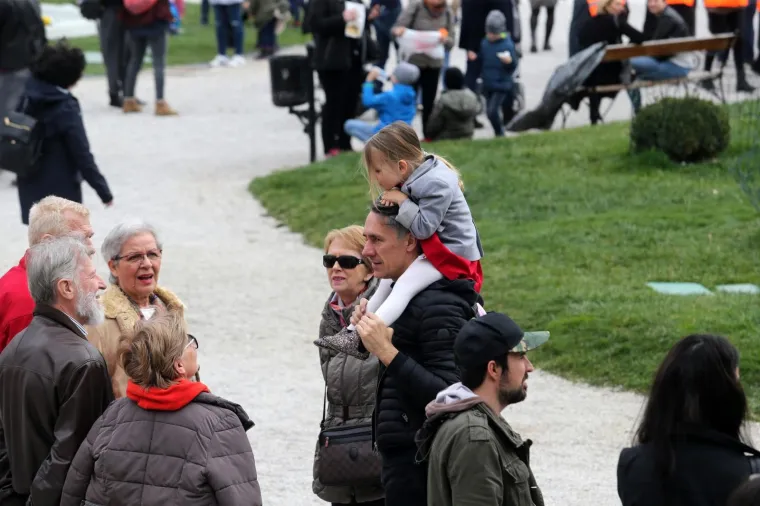 [FOTO] VELIKI PROSVJED #SPASIME U ZAGREBU: Okupile se brojne poznate osobe, pridružio se i Plenković