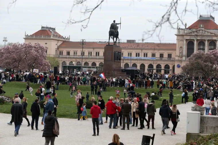 [FOTO] VELIKI PROSVJED #SPASIME U ZAGREBU: Okupile se brojne poznate osobe, pridružio se i Plenković