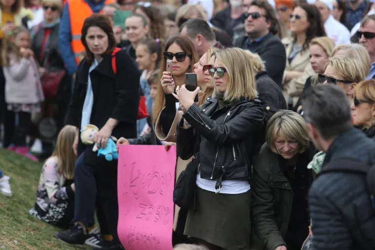 [FOTO] VELIKI PROSVJED #SPASIME U ZAGREBU: Okupile se brojne poznate osobe, pridružio se i Plenković