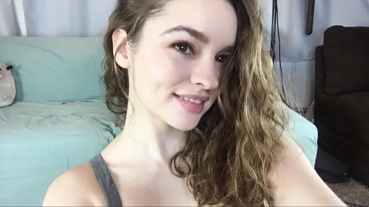 a u samo jednoj sceni. I nije to bila neka žestoka dominacija, vi&scaron;e sam bila glavna osoba. Ali sam ja bila ta koja je vodila igru i mislim da bi mi vi&scaron;e takvih dominantnih uloga bilo zanimljivo. Najče&scaron;će me angažiraju za likove 18-godi&scaron;njakinja koje se nikada nisu seksale"