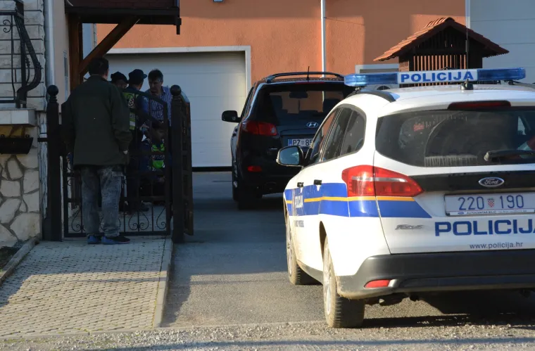 Nesreća kod Požege: Dijete na kolniku kupovalo sladoled, na njega naletio automobil