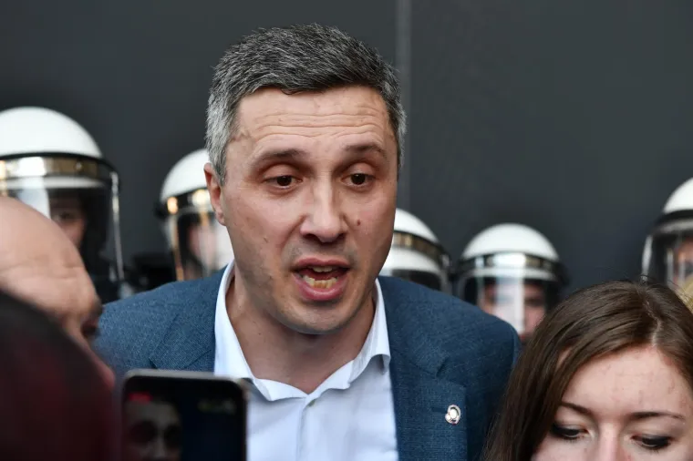 Vučić poručio prosvjednicima: 'Nai&scaron;li ste na nekoga tko vam se ne pla&scaron;i reći u lice da se najgore lopuže'