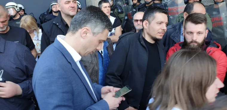 Vučić poručio prosvjednicima: 'Nai&scaron;li ste na nekoga tko vam se ne pla&scaron;i reći u lice da se najgore lopuže'