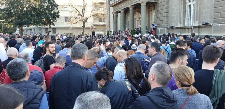 Vučić poručio prosvjednicima: 'Nai&scaron;li ste na nekoga tko vam se ne pla&scaron;i reći u lice da se najgore lopuže'