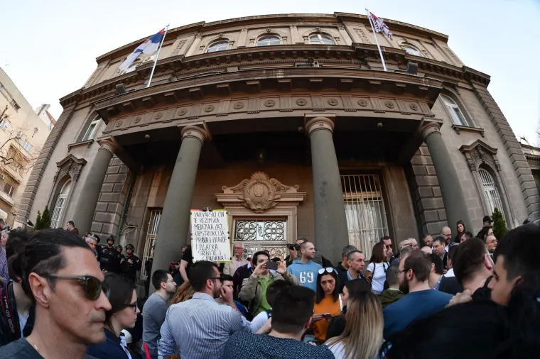 Vučić poručio prosvjednicima: 'Nai&scaron;li ste na nekoga tko vam se ne pla&scaron;i reći u lice da se najgore lopuže'