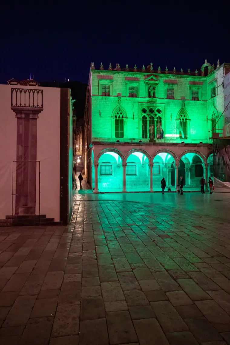Dubrovačka palača Sponza osvanula u zelenoj boji