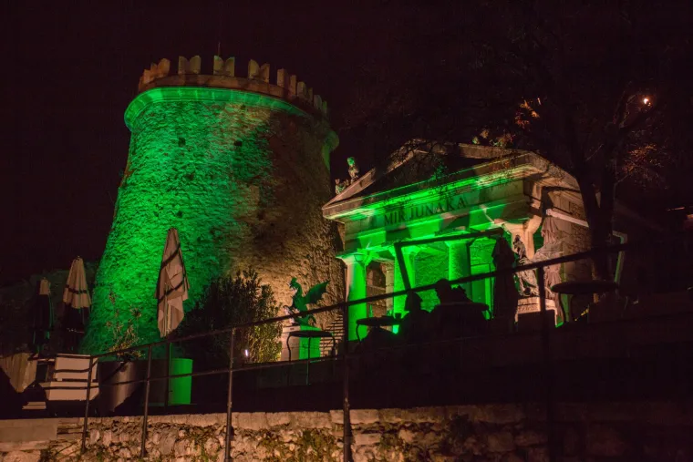 Trsatska gradina obojana u zeleno