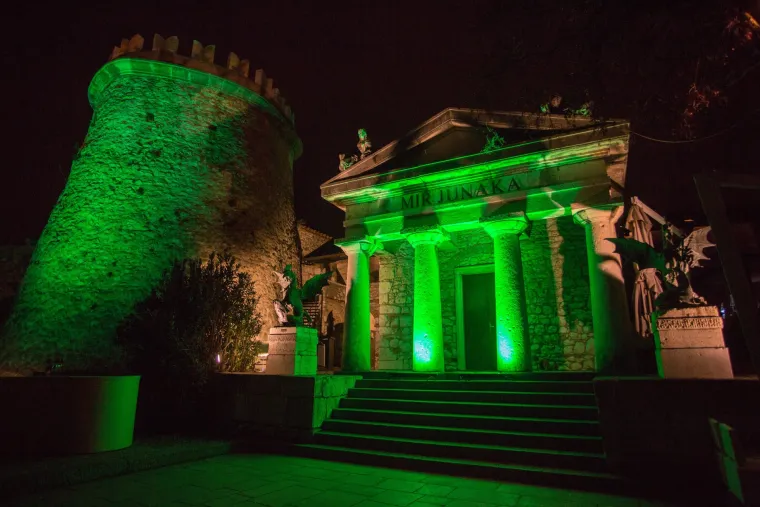 Trsatska gradina obojana u zeleno