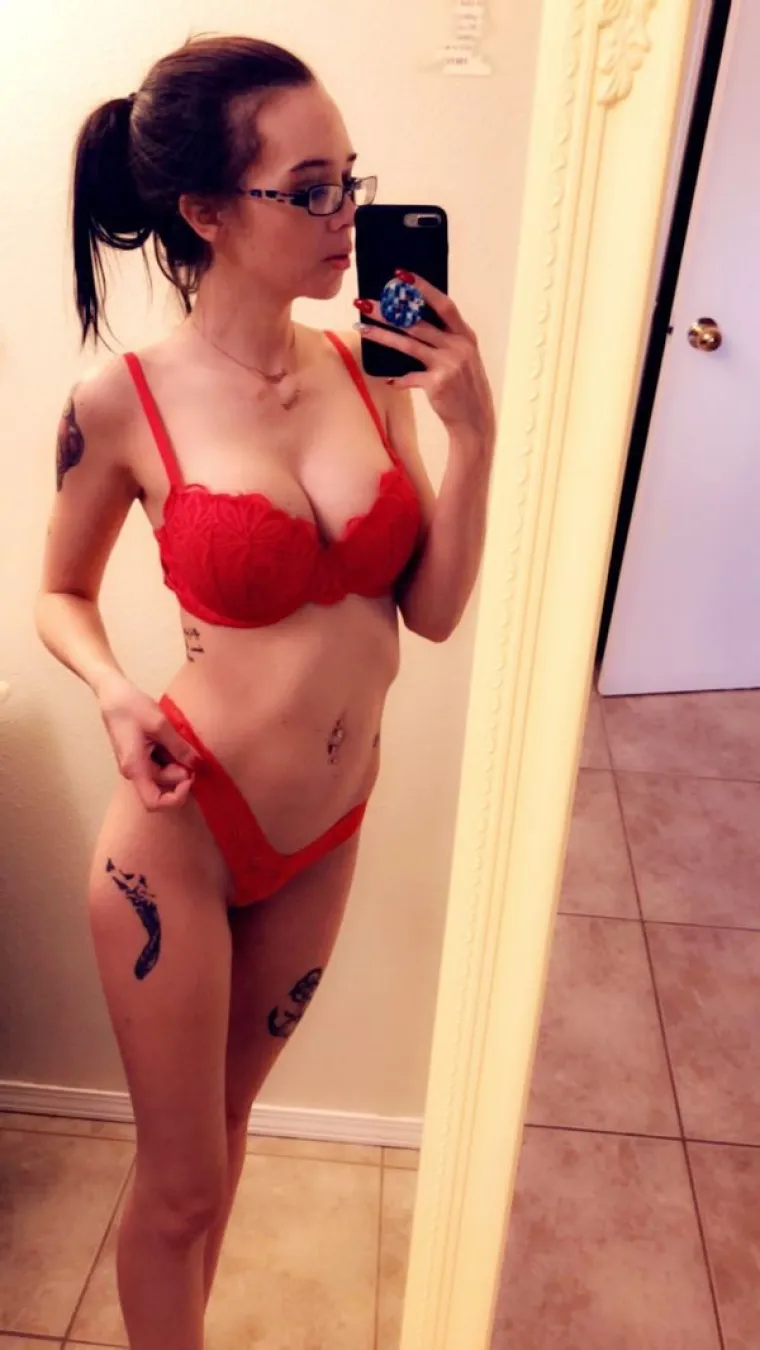 SVA&Scaron;TA SE DOGODI KAD SLU&Scaron;A&Scaron; SAVJETNIKE: Rekli su im da im je odjeća taman pa se sada moraju slikati gole