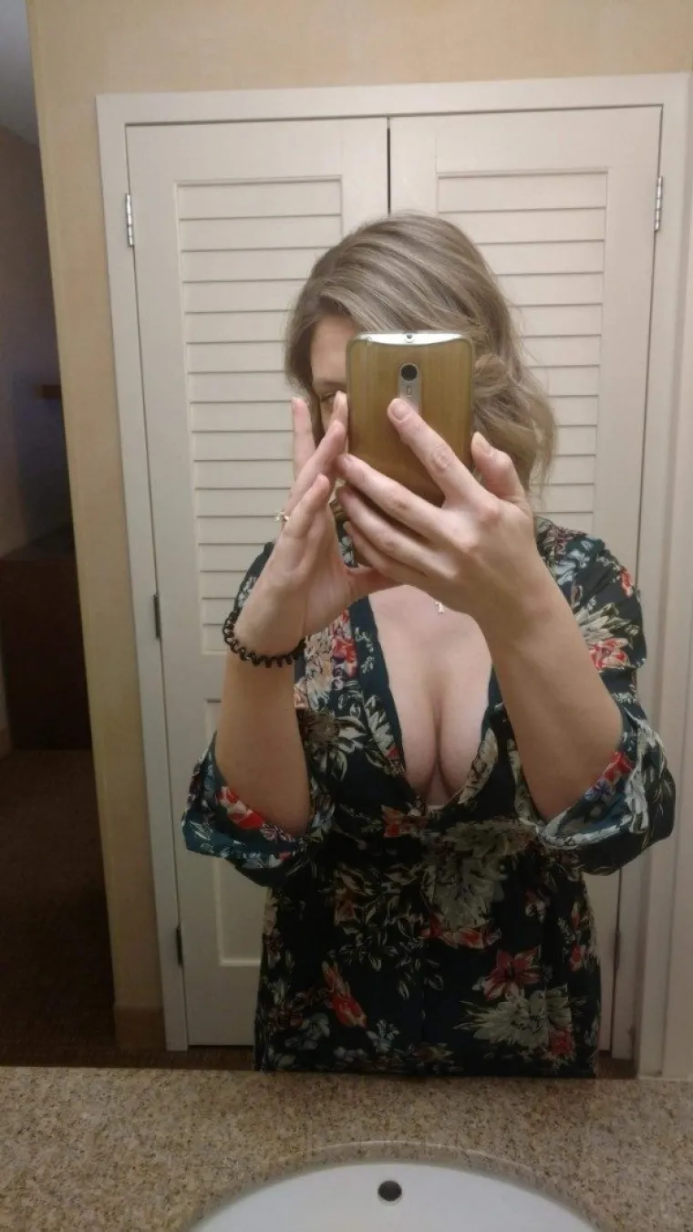 SAMO &Scaron;TO NISU IZLETILE: Grudi su im u dekolteu taman koliko i Britanija u EU