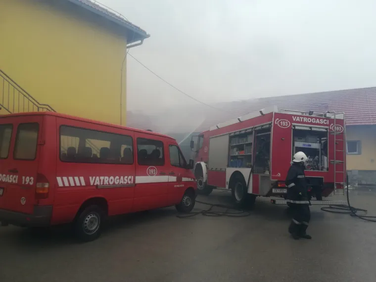 Eksplozija u Donjem Vidovcu: Jedna osoba poginula, vatrogasci gase požar